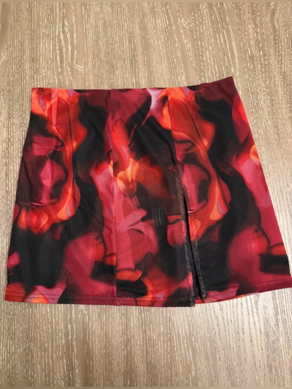 White Fox Boutique Red & Black Abstract Mini Skirt